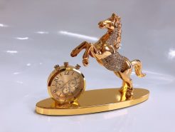 Tượng ngựa có đồng hồ